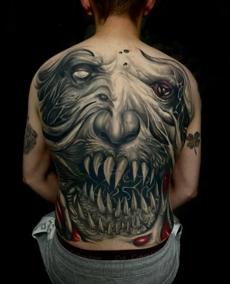 frei hand tattoo, freehand tattoo, dämon tattoo, rücken tattoo, tattoo bremen