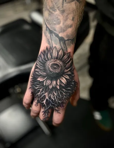 sunflower tattoo, sonnenblume tattoo, blume tattoo, flower tattoo, hand tattoo, bremen tattoo