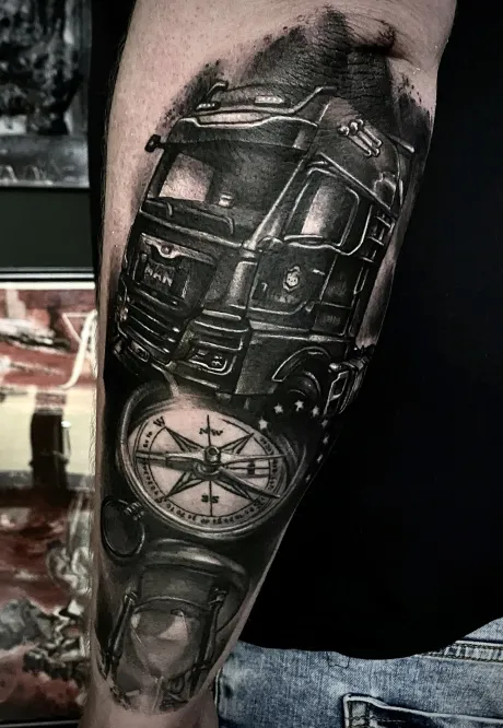 black and grey tattoo, realistic tattoo, kompass tattoo, sanduhr tattoo, truck tattoo, tattoo Bremen