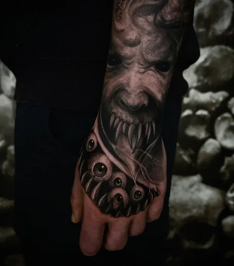 black and grey tattoo, realistic tattoo, free hand tattoo, hand tattoo, dämon tattoo. auger tattoo, tattoo bremen