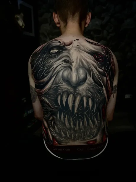 black and grey tattoo, dämon tattoo, freehand tattoo, evil tattoo, monster tattoo, rücken tattoo, tattoo bremen