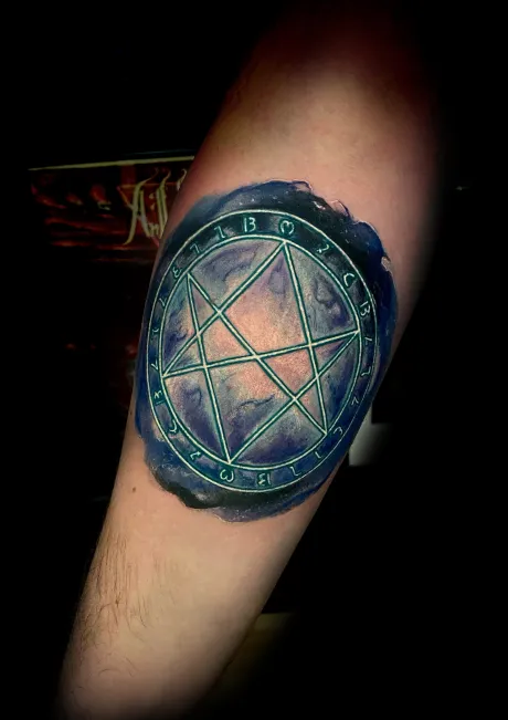 color tattoo, colour tattoo, farbiges tattoo, arm tattoo, gamer tattoo, spiel tattoo, anime tattoo, symbol tattoo, zeichen tattoo, bremen tattoo, tattoo bremen