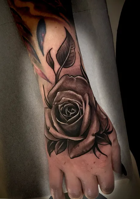 black and grey tattoo, hand tattoo, rose tattoo, bremen tattoo, tattoo bremen