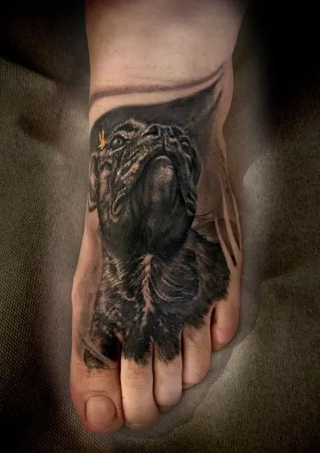 black and grey tattoo, fuß tattoo, hund tattoo, porträt tattoo, hunde porträt, abgeheiltes tattoo, bremen tattoo, tattoo bremen